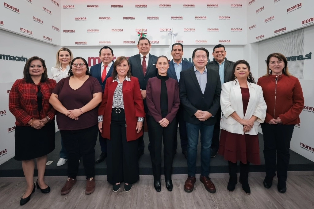 Claudia Sheinbaum con los virtuales candidatos de Morena a gubernaturas y a la jefatura de Gobierno de la CDMX, el 15 de noviembre de 2023. Foto tomada de X @Claudiashein