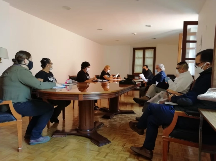 Familiares de desaparecidos durante el encuentro con autoridades de Gobernación. Foto Cortesía Segob