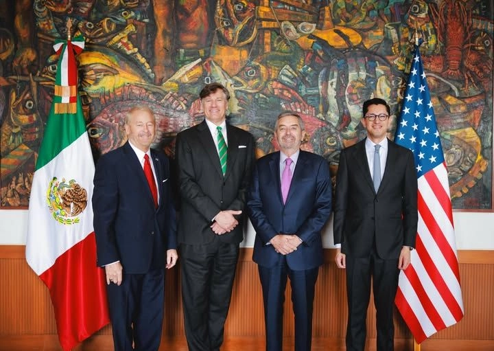 De izquierda a derecha: el embajador de Estados Unidos en México, Ronald Johnson; el subsecretario de Estados Unidos, Christopher Landau; el canciller Juan Ramón de la Fuente y el jefe de la Unidad para América del Norte, Roberto Velasco Álvarez.