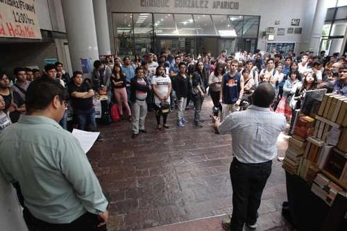 Profesores de la Facultad de Economía durante un mitin en imagen de archivo. Foto Yazmín Ortega Cortés