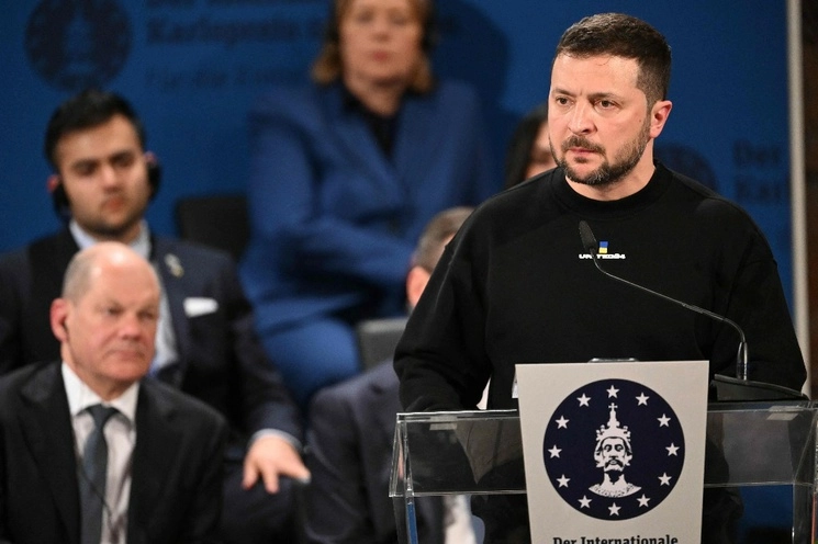 El presidente de Ucrania, Volodymyr Zelensky, durante la ceremonia de entrega del Premio Internacional Carlomagno de Aquisgrán 2023 el 14 de mayo de 2023 en Aquisgrán, Alemania occidental. Foto Afp