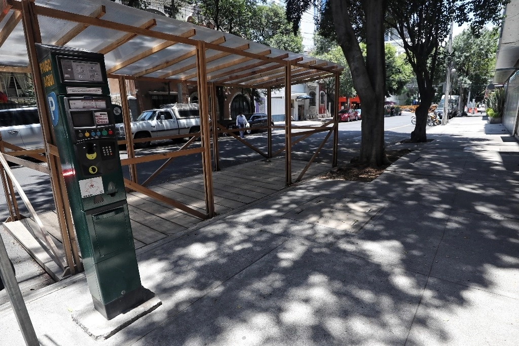 El secretario de Movilidad, Andrés Lajous, aclaró que el sistema de parquímetros en las colonias Juárez y Cuauhtémoc, que opera a través de la empresa pública Servimet, no será sometido a revisión. Foto Marco Peláez / Archivo 