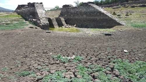 La presa El Durazno, ubicada en los límites entre los municipios de San Agustín Tlaxiaca, Pachuca y Mineral del Chico, es uno de los ocho embalses que, según la Comisión Nacional del Agua, se han secado en Hidalgo durante 2021. Foto Juan Ricardo Montoya