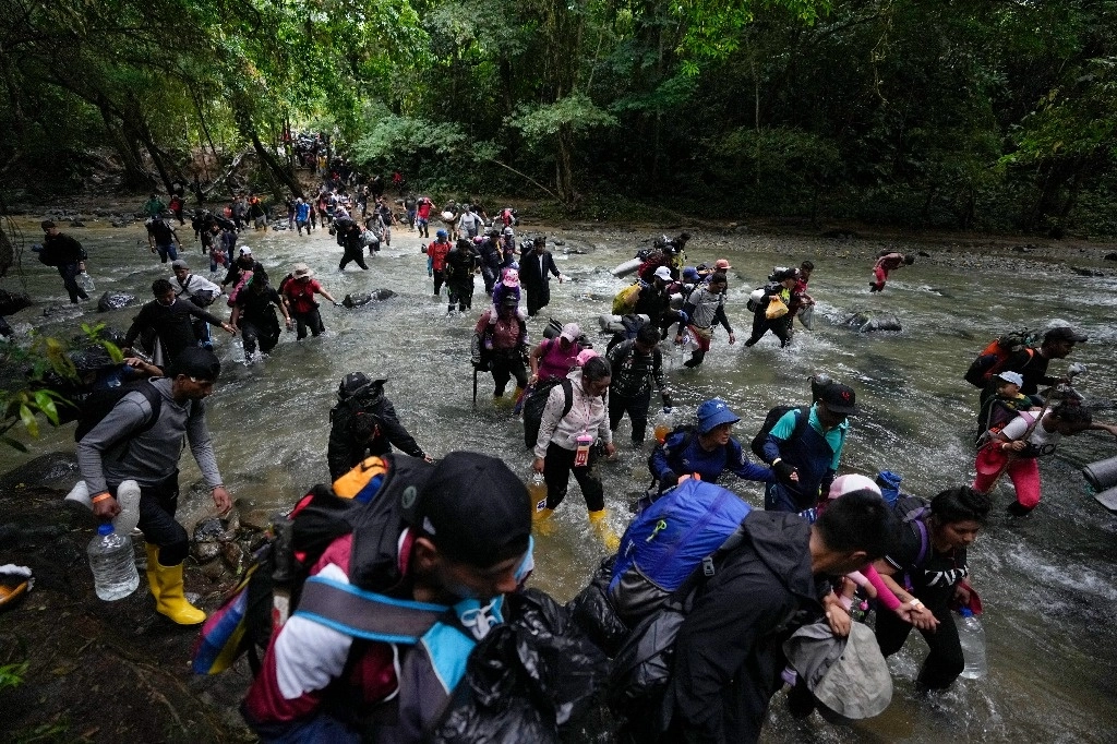 Organismos humanitarios de la ONU alertaron sobre el "preocupante" incremento de migrantes que han cruzado la peligrosa jungla del Darién en lo que va de 2023 y señalaron que, según Panamá, de continuar esa tendencia el flujo irregular podría superar los 400 mil pases al cierre del año. Foto Ap / Archivo