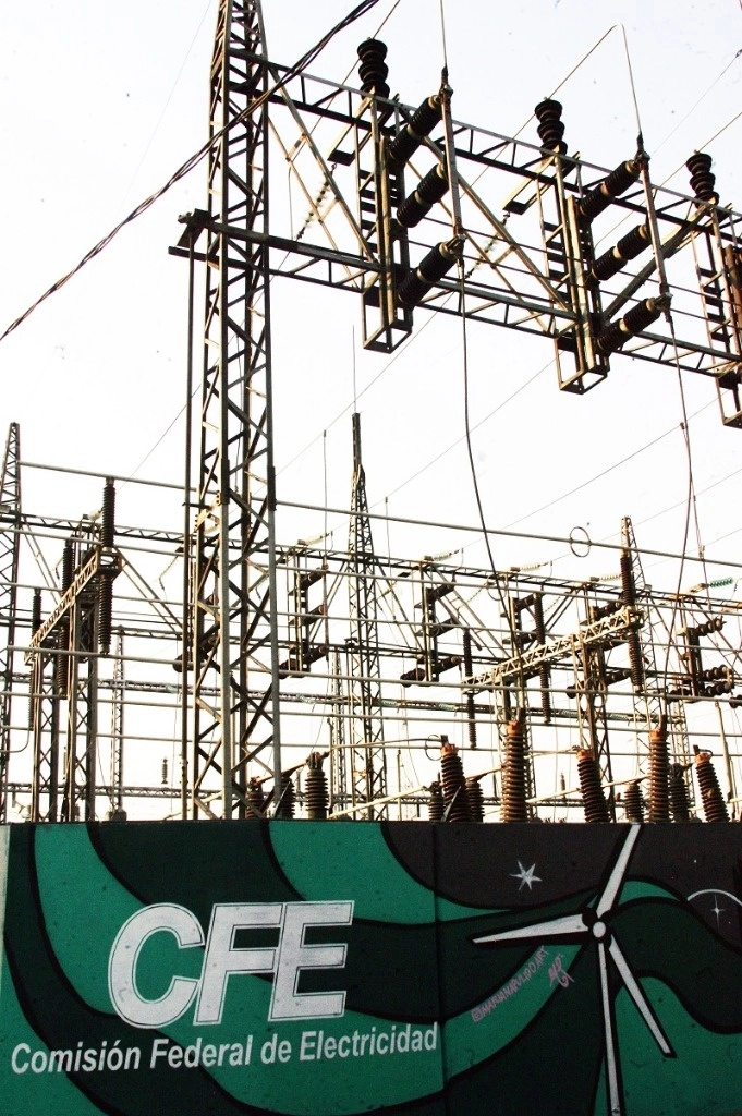 El subsidio a los recibos de luz de la CFE se aplicará en las zonas de los municipios de BCS donde no se cobre la tarifa 1F. Foto Roberto García Rivas / Archivo