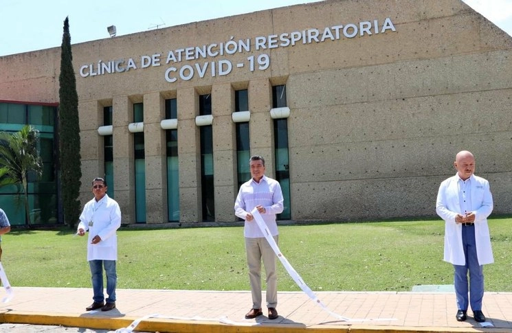 El gobernador Rutilio Escandón en la inauguración de la “Clínica de Atención Respiratoria Covid-19” en Tuxtla Gutiérrez. Foto tomada de Twitter @RutilioEscandon