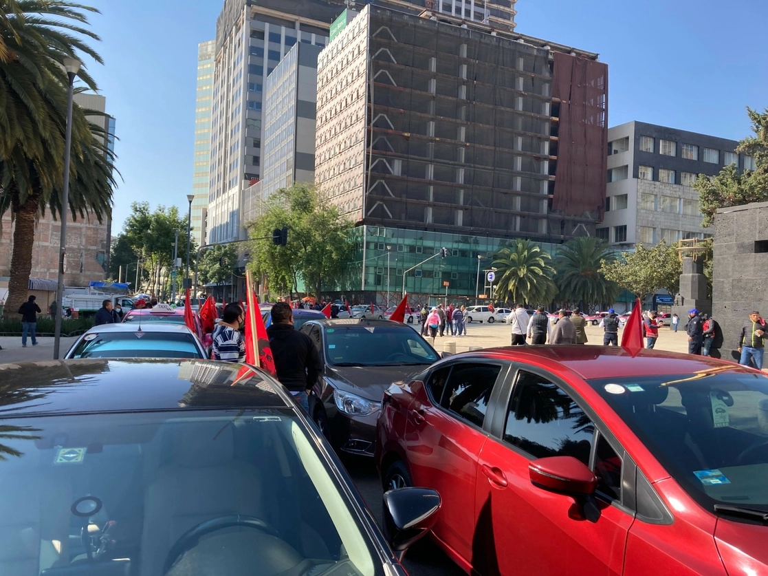 Protesta de taxistas por aplicación en la Ciudad de México, el 9 de febrero de 2022. Foto Bertha Teresa Ramírez