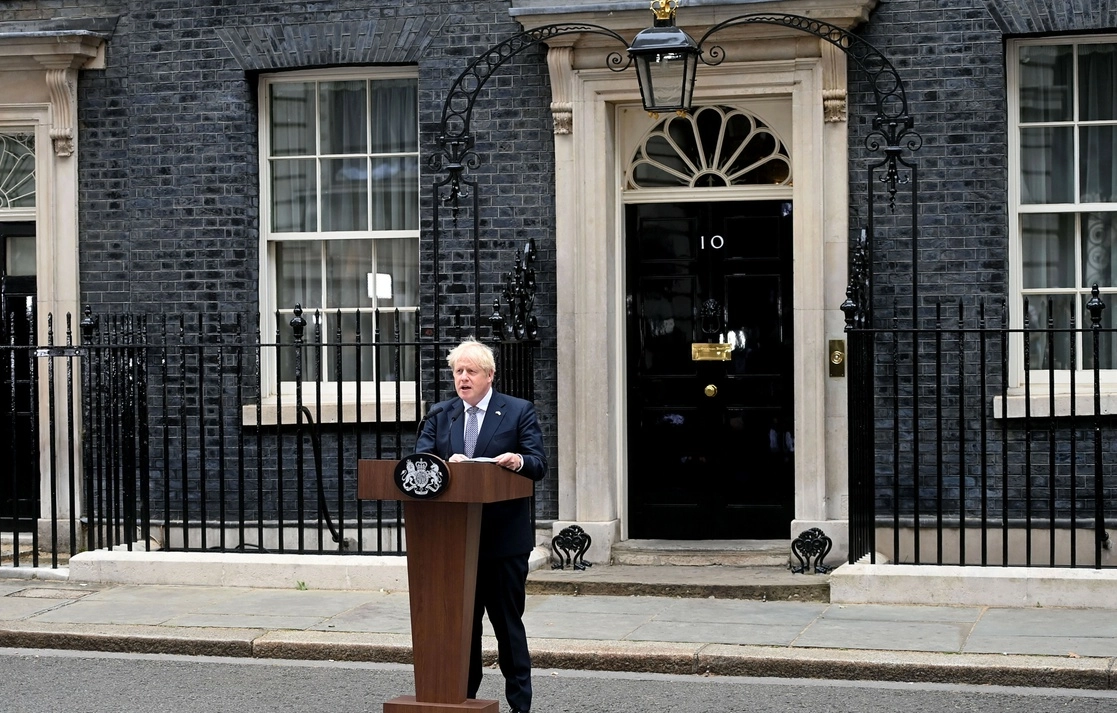 Boris Johnson realizó una declaración frente al número 10 de la calle Downing, en Londres, Reino Unido, el 7 de julio de 2022. Foto Xinhua