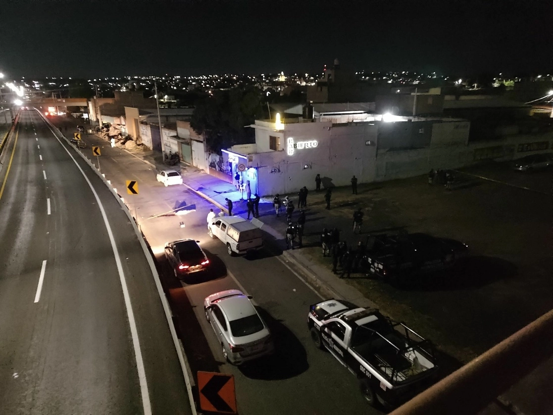 Imagen luego de un ataque armado a un bar de Apaseo el Alto que dejó como saldo de nueve muertos. Foto Cuartoscuro / Archivo
