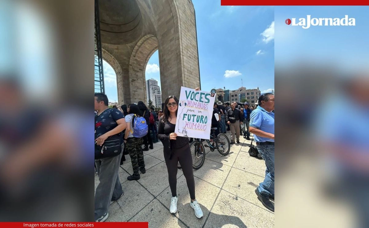 Actores de doblaje durante una manifestación en el Monumento a la Revolución, en la Ciudad de México 