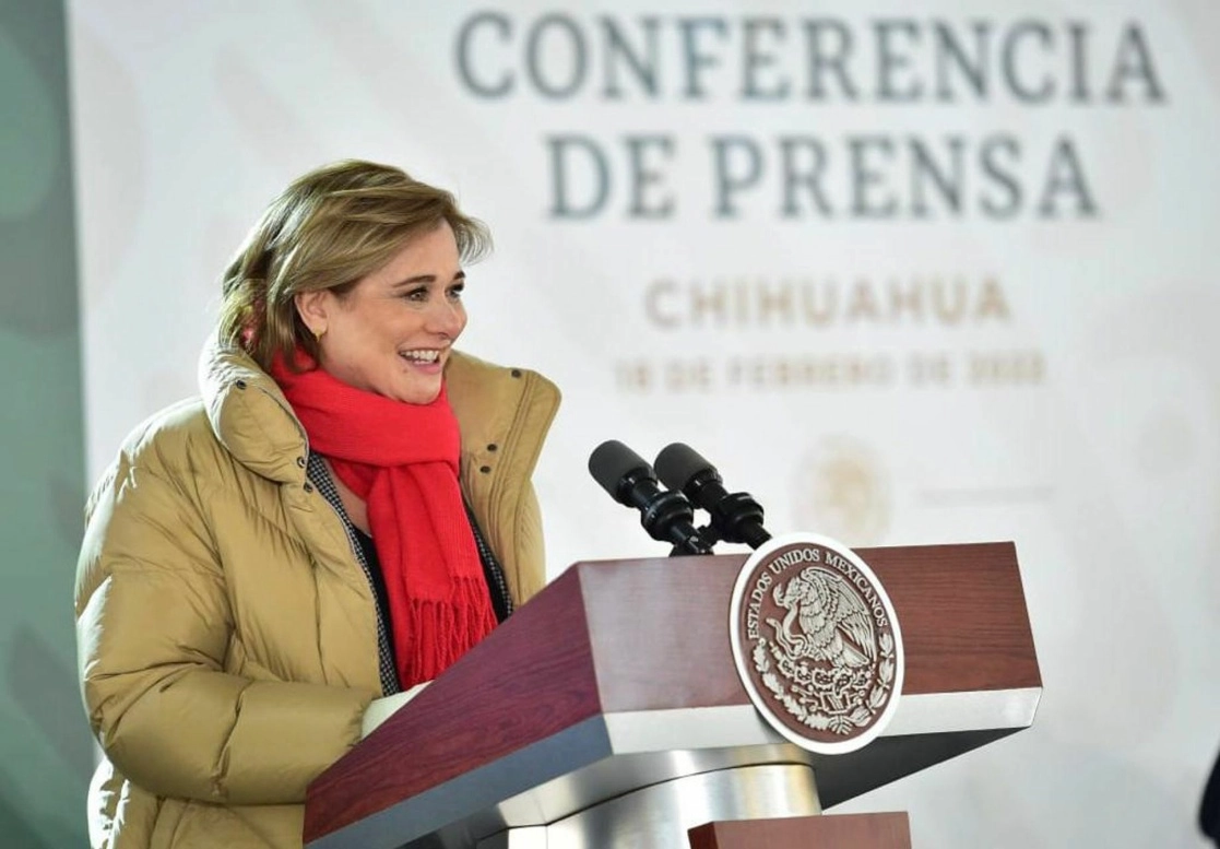 La gobernadora de Chihuahua, María Eugenia Campos Galván, durante la conferencia matutina presidencial realizada en Ciudad Juárez, el 18 de febrero de 2022. Foto cortesía Presidencia