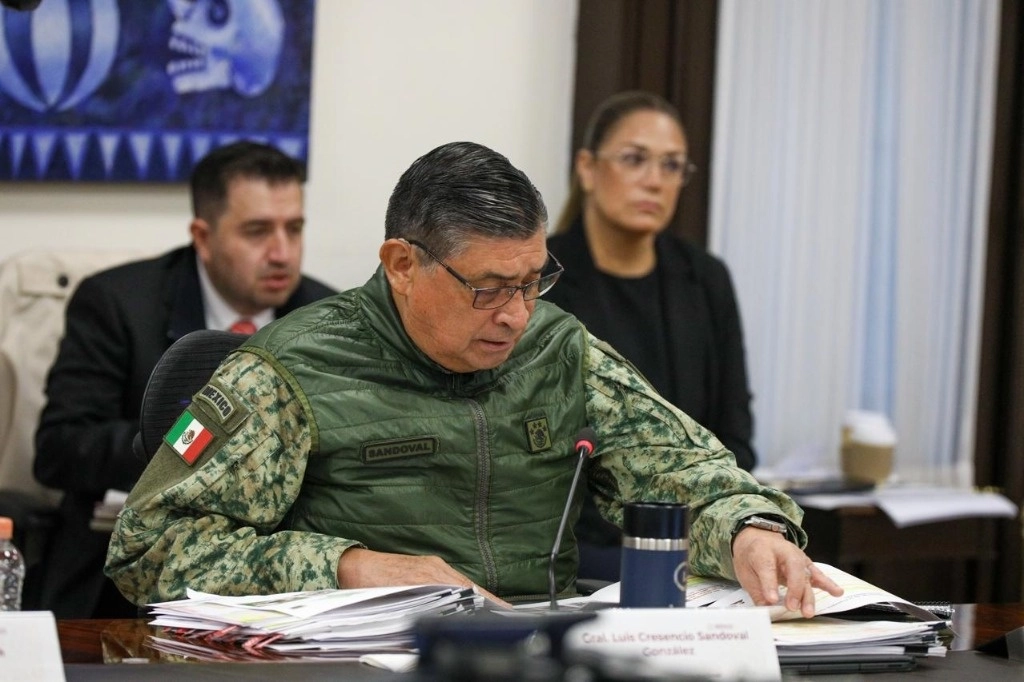 El secretario de la Defensa Nacional, Luis Cresencio Sandoval, durante la reunión de seguridad abierta a medios de comunicación en el salón Ignacio Zaragoza, de Palacio Nacional, el 2 de agosto de 2024. Foto Pablo Ramos