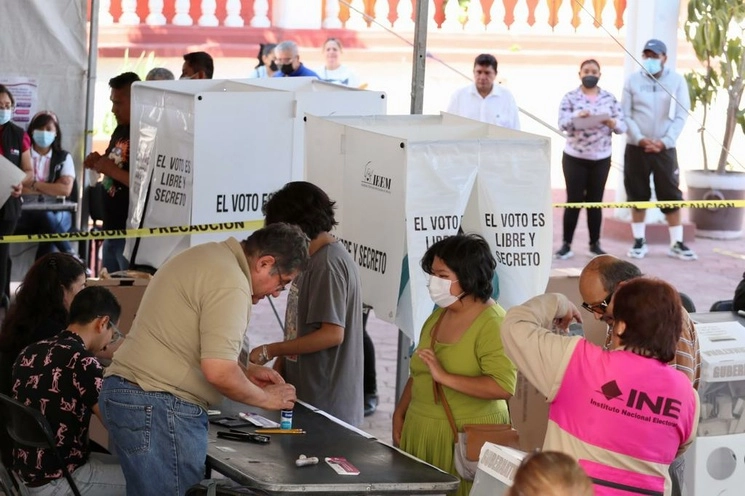 Participación en las elecciones gubernamentales del Estado de México, en la casilla del distrito electoral 21 en Ecatepec de Morelos, el 4 de junio de 2023. Foto Roberto García Ortiz
