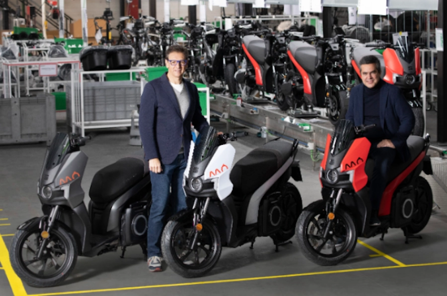 La primera moto 100% eléctrica de SEAT aporta una nueva oferta de movilidad al mercado, sin humos, sin ruidos y equivalente a 125cc.
Fotos. Cortesía Seat México.
