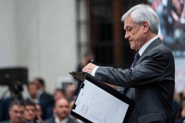 El presiente de Chile, Sebastián Piñera ha promulgado la ley de retiro parcial de pensiones. Foto Afp/Archivo 
