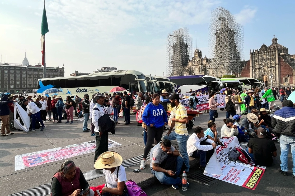 Profesores de la CNTE en el Zócalo de la CDMX. Foto Luis Castillo