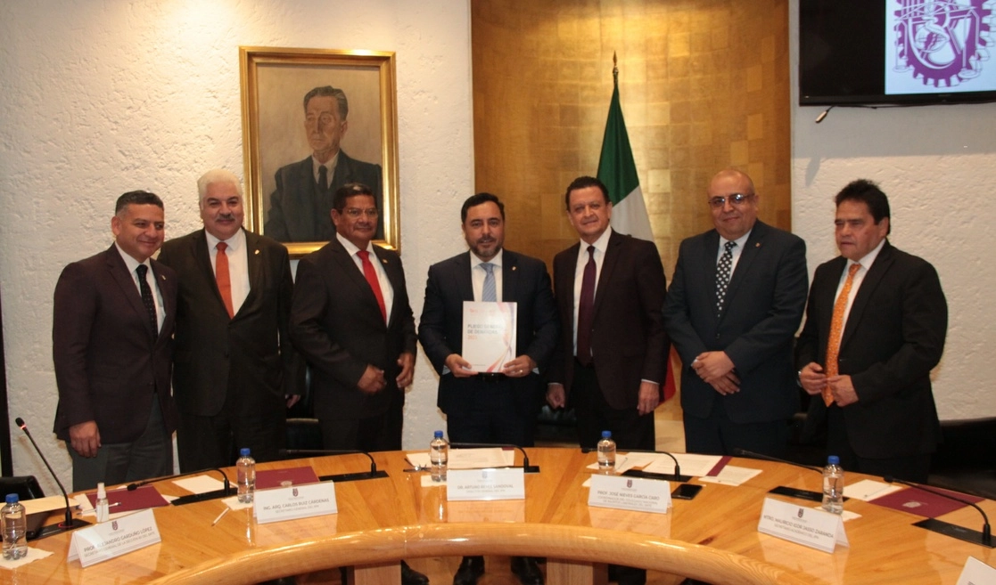 La reunión estuvo encabezada por  Arturo Reyes Sandoval, director general del IPN, así como el coordinador del Colegio Nacional de Asuntos Laborales del SNTE, José Nieves García. Foto SNTE