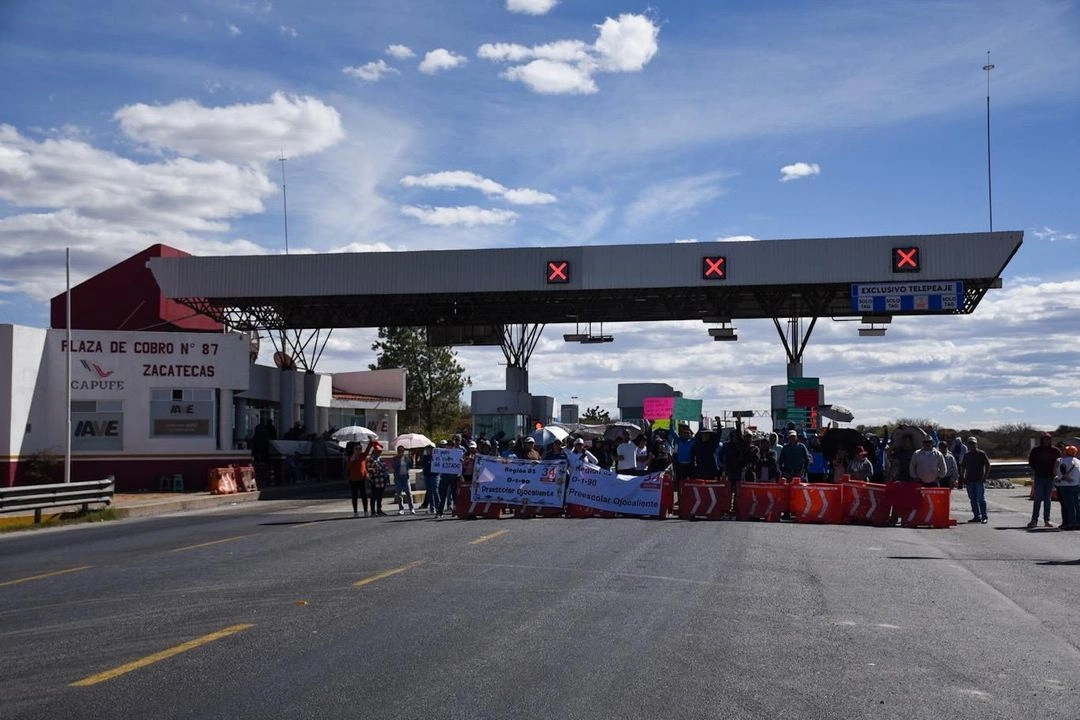 La Red de Defensa Magisterial acusó al dirigente nacional del SNTE, Alfonso Cepeda Salas, y al líder de la Sección 8, Eduardo Zendejas Amparán, por minimizar las demandas históricas del magisterio local y nacional, así como por realizar una campaña ilegal de afiliación de profesores al partido Morena. Foto
