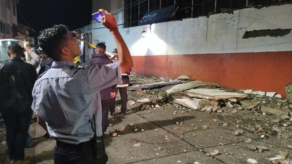El gobierno federal realizará un censo de damnificados por los recientes sismo en Michoacán. Foto La Jornada 