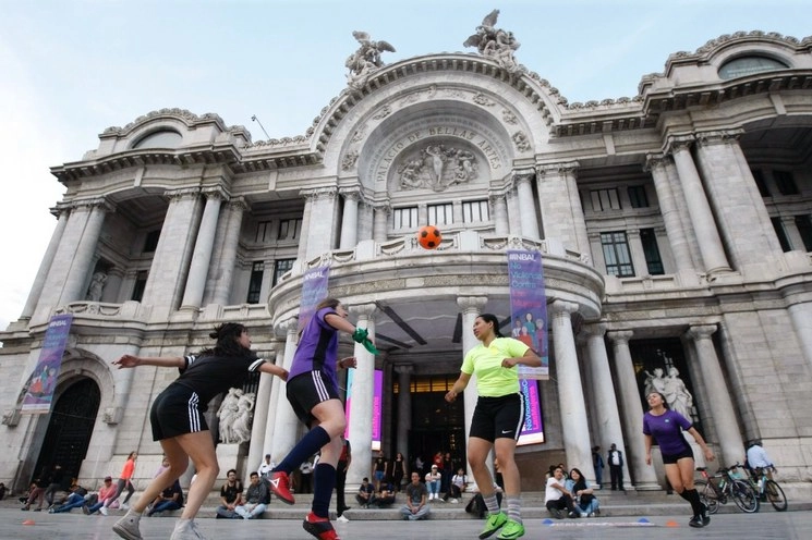 El Palacio de Bellas Artes será uno de los recintos que permanezca cerrados. Foto Roberto García Ortíz/Archivo 