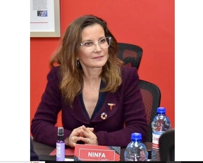 La titular de la dependencia estatal llevó a cabo reuniones de trabajo con empresarios neolaredenses integrantes de la Asociación de Agentes Aduanales. Foto