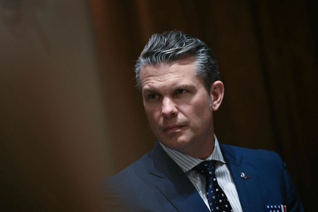El nuevo informe afirma que la esposa de Hegseth, Jennifer, ex productora de Fox News, fue incluida en un segundo chat grupal de Signal sobre el ataque en Yemen, junto con su hermano Phil.