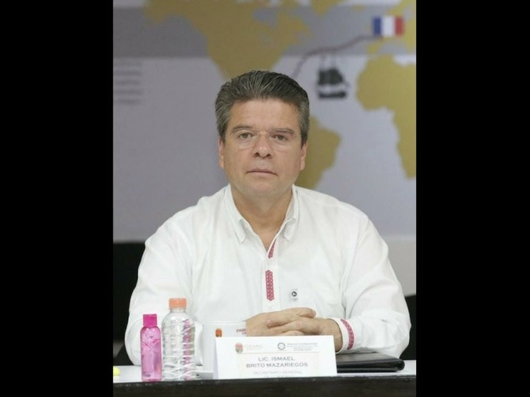 El funcionario expresó que presenta “síntomas leves” y acata “recomendaciones de la Secretaría de Salud, pero atento y trabajando a distancia”. Foto tomada del Facebook IsmaelBritoM