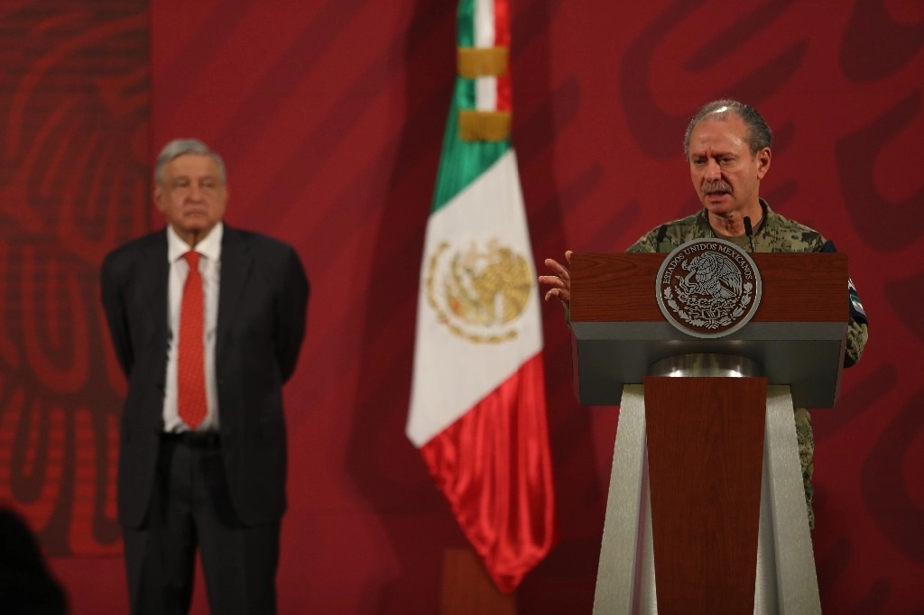 El titular de Semar, Almirante Rafael Ojeda, durante una conferencia presidencial matutina en Palacio Nacional, en la Ciudad de México, el 24 de abril de 2020. Foto Yazmín Ortega