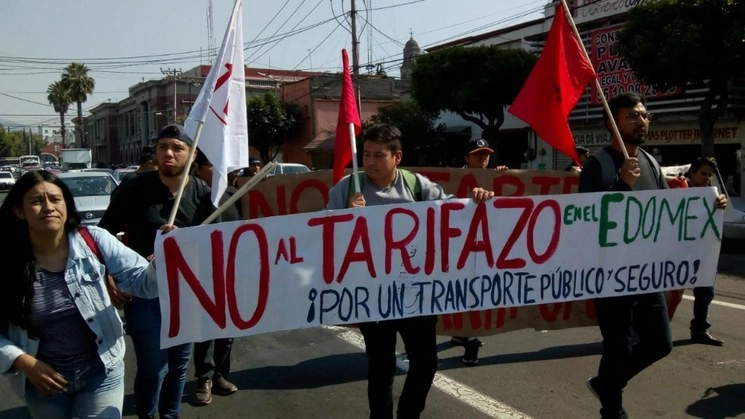 Jóvenes se manifestaron contra el incremento a la tarifa de transporte en el Estado de México. Foto Mario Antonio Núñez López