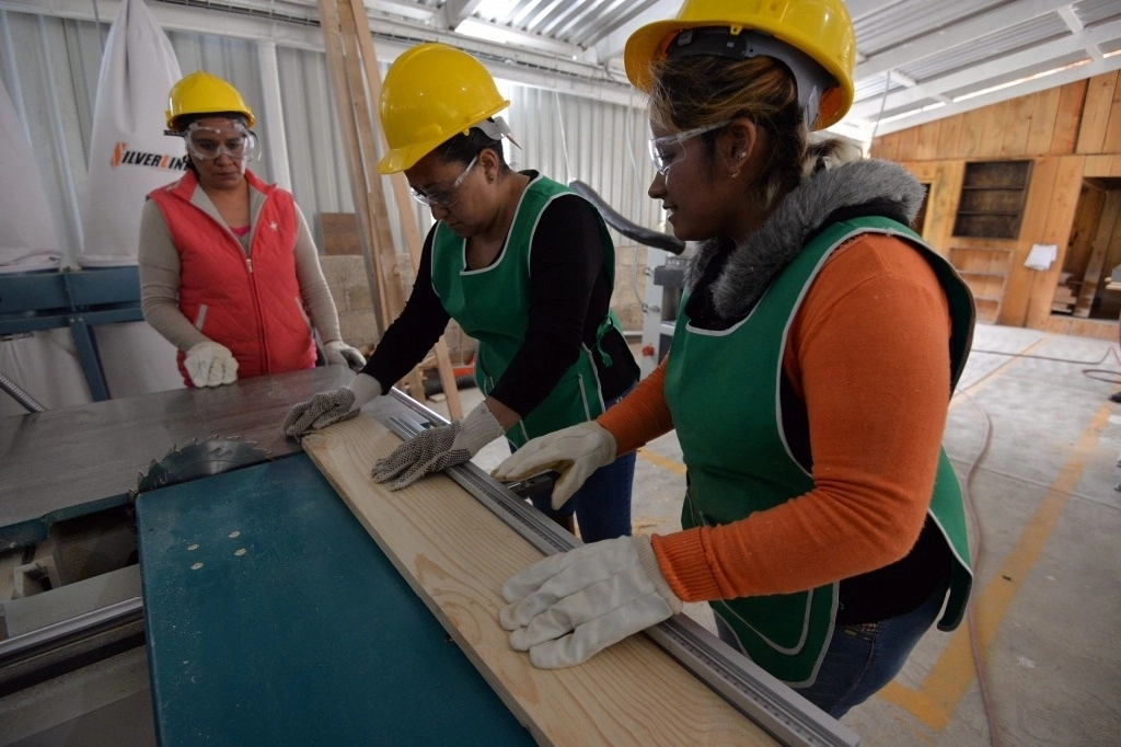 Está demostrado que las mujeres son mejores pagadoras en comparación con los hombres, afirmaron expertas del sector financiero. Foto Cuartoscuro / archivo 