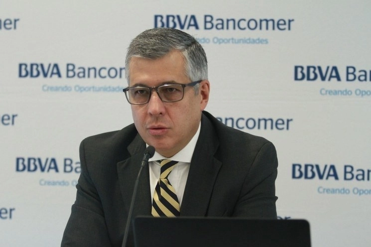 “La recuperación de la economía del país está siendo encabezada por la manufactura, los servicios son los que tienen un rezago mayor”, señaló Carlos Serrano. Foto María Luisa Severiano / Archivo
