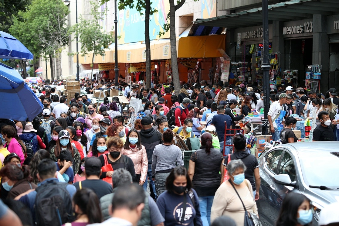 Aglomeración por compra de útiles en la calle de Mesones del Centro Histórico de la CDMX, en agosto pasado. Foto María Luisa Severiano