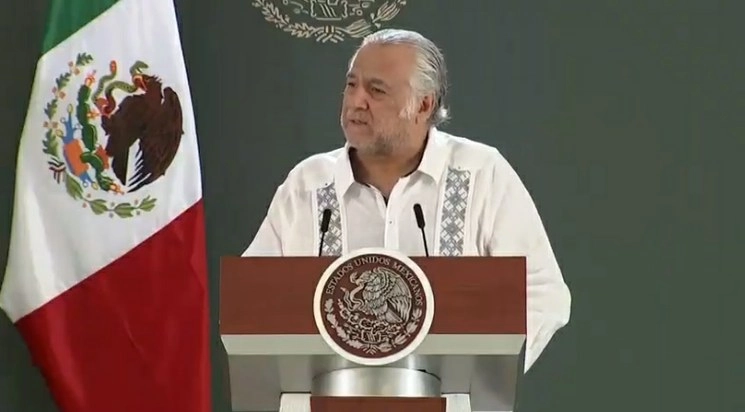 El secretario de Turismo, Miguel Torruco, durante la conferencia  presidencial de este lunes, desde Isla Mujeres. Imagen tomada de la transmisión en vivo 