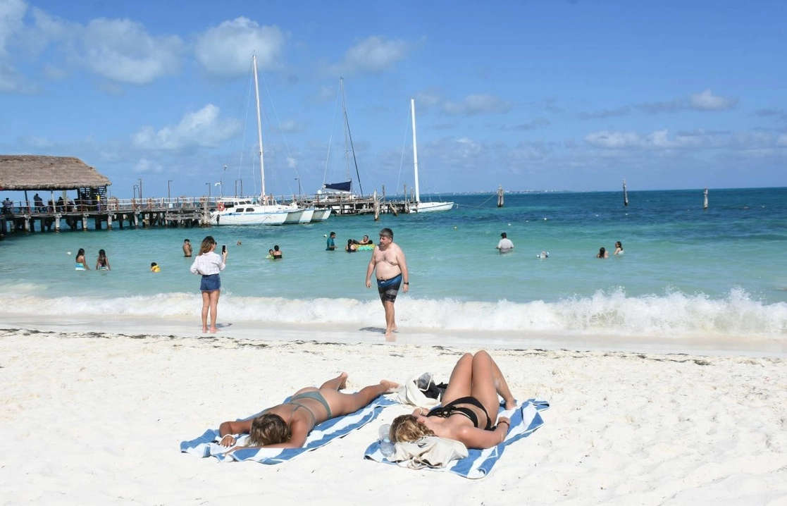 El principal destino del turismo ruso es Cancún, cuyo aeropuerto recibió a 60 mil 37 viajeros, dato que representó un crecimiento del 159.8 por ciento. Foto Cuartoscuro