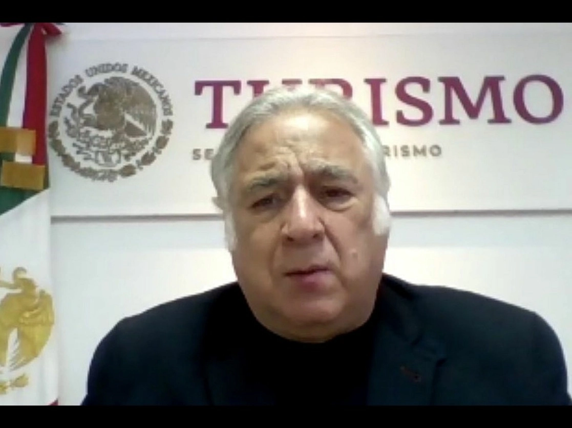 Miguel Torruco reportó que de enero a agosto del presente año llegaron a México tres millones 59 mil visitantes de EU, lo que significó una reducción de 58.7 por ciento en comparación al mismo periodo del año anterior. Imagen tomada de la transmisión en vivo a través del Twitter de @SECTUR_mx