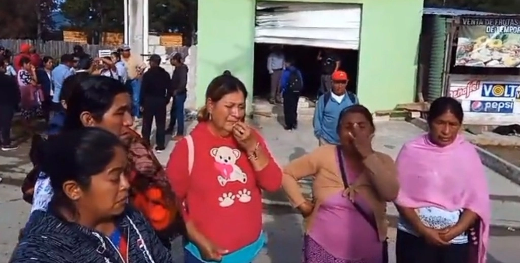 Un grupo de mujeres demandó que se libere a los 60 ejidatarios secuestrados la noche del martes entre Rancho Nuevo y Chanal, Chiapas. Foto Captura de pantalla de video publicado en el perfil del periodista Isaín Mandujano en la red social X