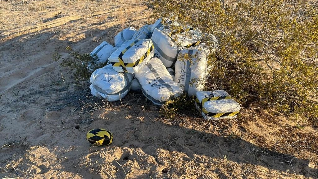 Paquetes de droga asegurados por elementos del Ejército mexicano. Foto Sedena
