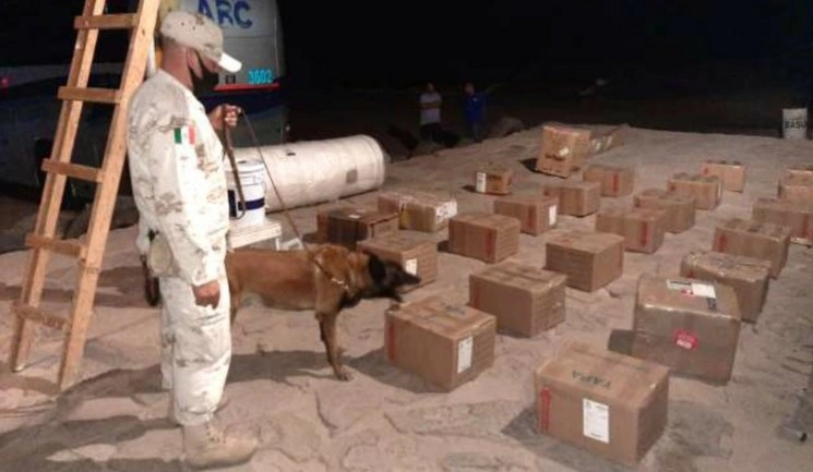 La Sedena estimó que el valor de estas drogas en el mercado negro supera los 40 millones 694 mil pesos. Foto tomada de la cuenta de Twitter @SEDENAmx
