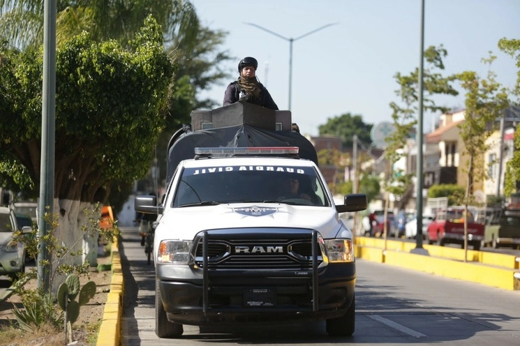 El recorrido en Aguililla, Michoacán, fue realizado por elementos de la SSP estatal, Sedena y GN. Foto  Tomada del Twitter @SSeguridad_Mich / Archivo