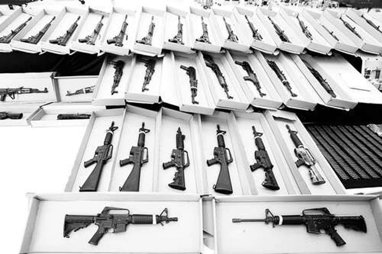 Con las reformas a la LSN se restringirá el uso de armas a los agentes foráneos. Foto Alfredo Domínguez / Archivo