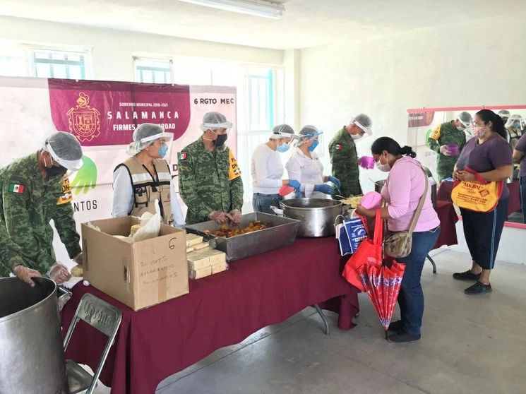 Los comedores comunitarios son instalados para atender las necesidades de alimentación de la población civil durante la crisis sanitaria. Foto cortesía Sedena