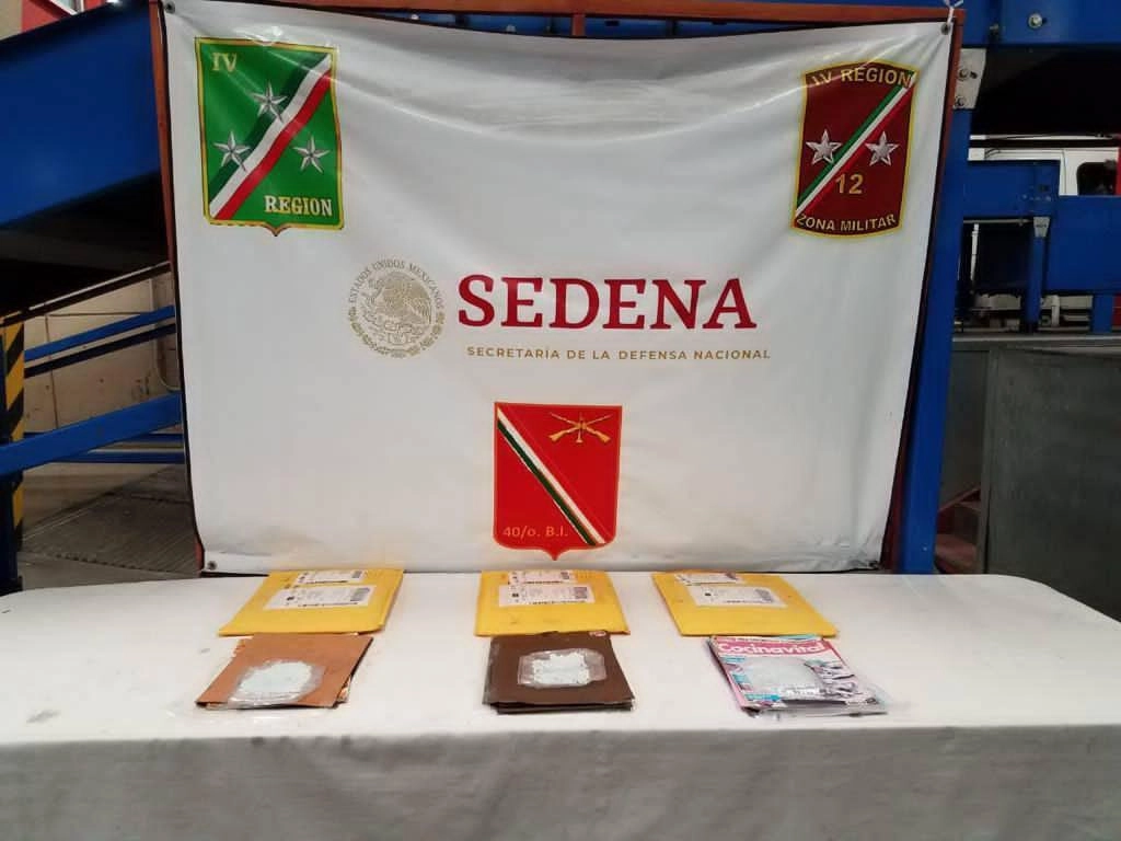 En una de las acciones, se logró la detención de tres mujeres. Foto Sedena