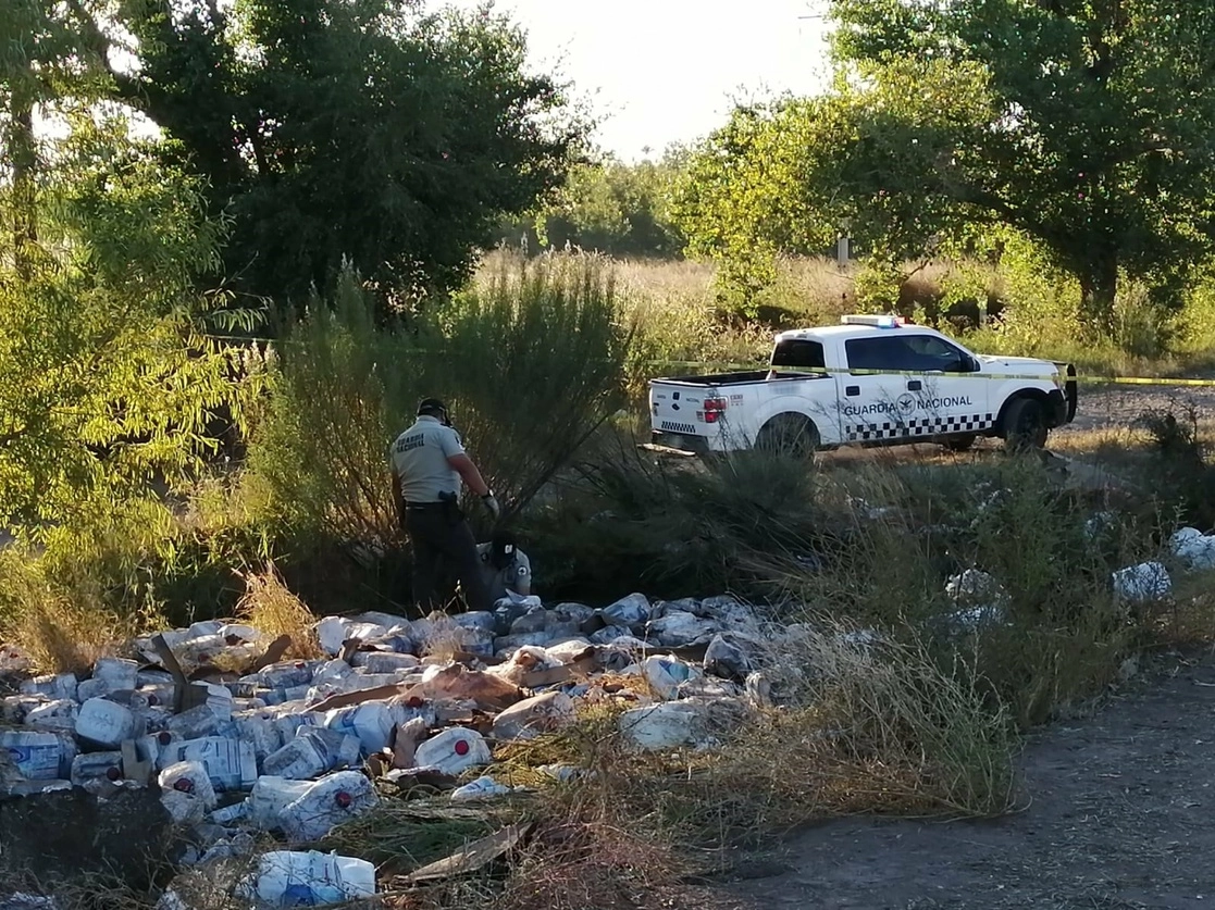 Droga asegurada por la GN en la carretera Sueco-Janos. Foto tomada de la cuenta de Twitter @GN_MEXICO_