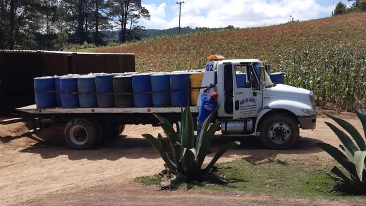 En diversas acciones coordinadas, la Sedena, la Guardia Nacional y la Subdirección de Salvaguardia Estratégica de Pemex, aseguraron 17 mil 820 litros de hidrocarburos. Foto cortesía de Sedena