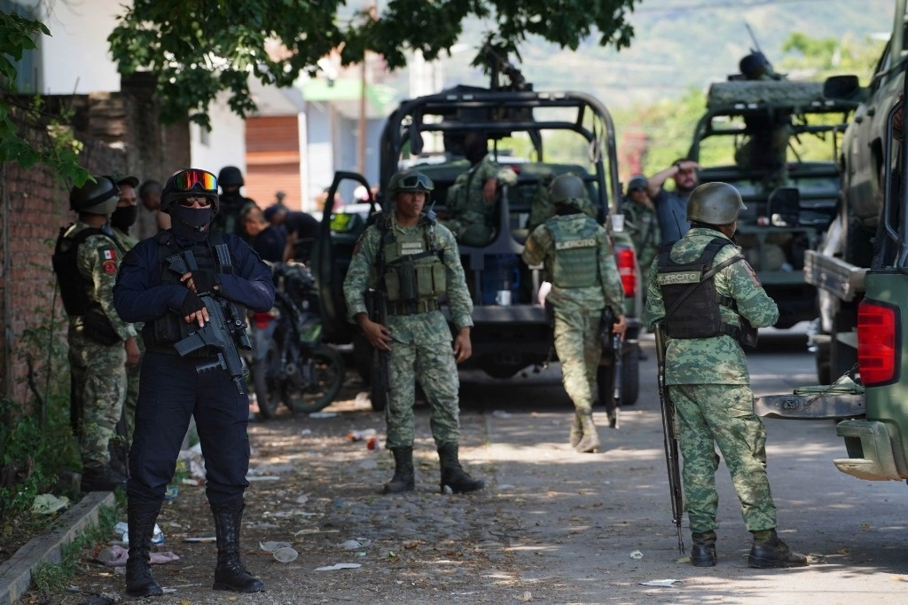 Intervención Federal en Michoacán - Página 18 Sedena-y-guardia-civil-resguardan-seguridad-en-churumuco-michoacan-2496html-sedena-en-michoacanjpg-982html-35f42e97-fdbf-4bad-aaef-c0fd44e41bfa