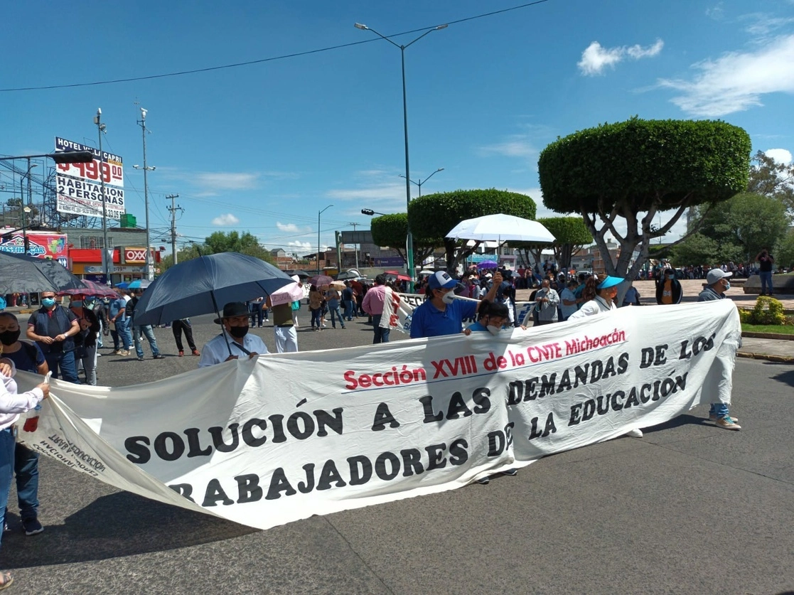 Ante la falta de pago de todos los adeudos, maestros de la CNTE preparan movilizaciones en Michoacán. Foto ‘La Jornada’/Archivo 