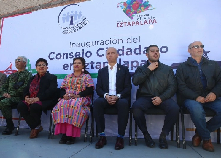 La alcaldesa de Iztapalapa, Clara Brugada, durnte la instalación del Consejo Ciudadano de Seguridad para dicha demarcación, junto a la titular de la PGJ-CDMX Ernestina Godoy (izq), Salvador Guerrero (izq), Omar García Harfuch, titutlar de la SSC; y Carlos Mackinlay, secretario de Turismo de la CDMX, el 5 de enero de 2020. Foto Jesús Villaseca