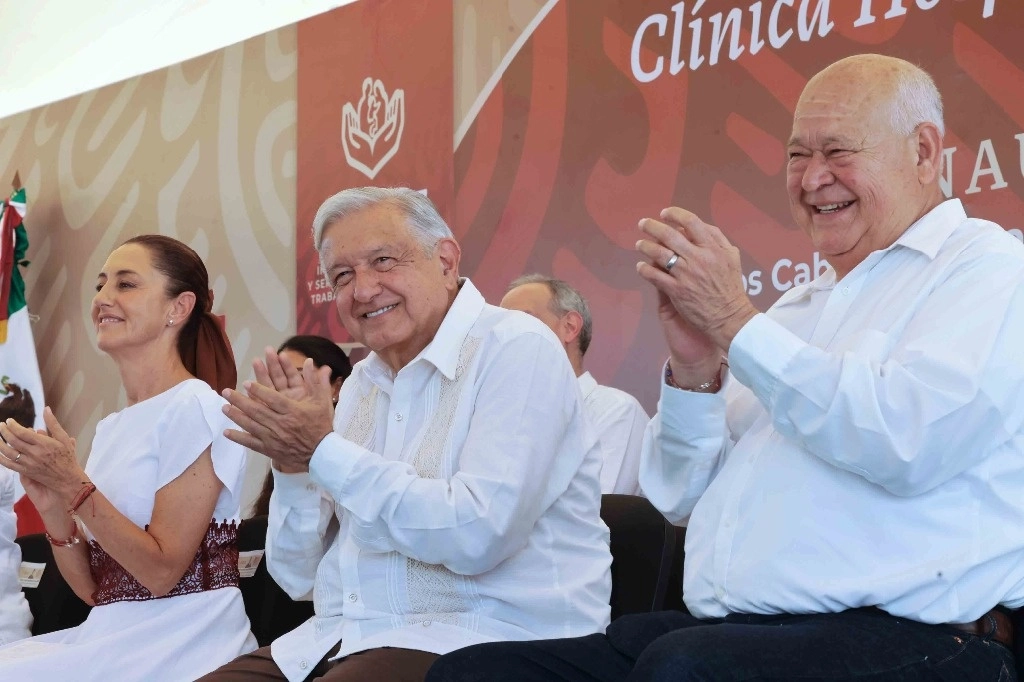 El presidente, Andrés Manuel López Obrador, junto a la mandataria virtual electa, Claudia Sheinbaum y el gobernador de BCS, Víctor Manuel Castro Cosío. Foto Presidencia