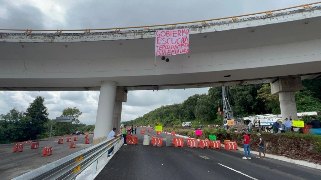 Los vecinos del pueblo mágico además demandaron que la SICT retire tres casetas de cobro que están en Tepoztlán. Foto Rubicela Morelos 
