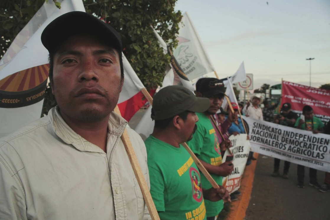 Jornaleros agrícolas de San Quintín, Baja California, durante una protesta para exigir mejores condiciones. Foto Cuartoscuro / Archivo